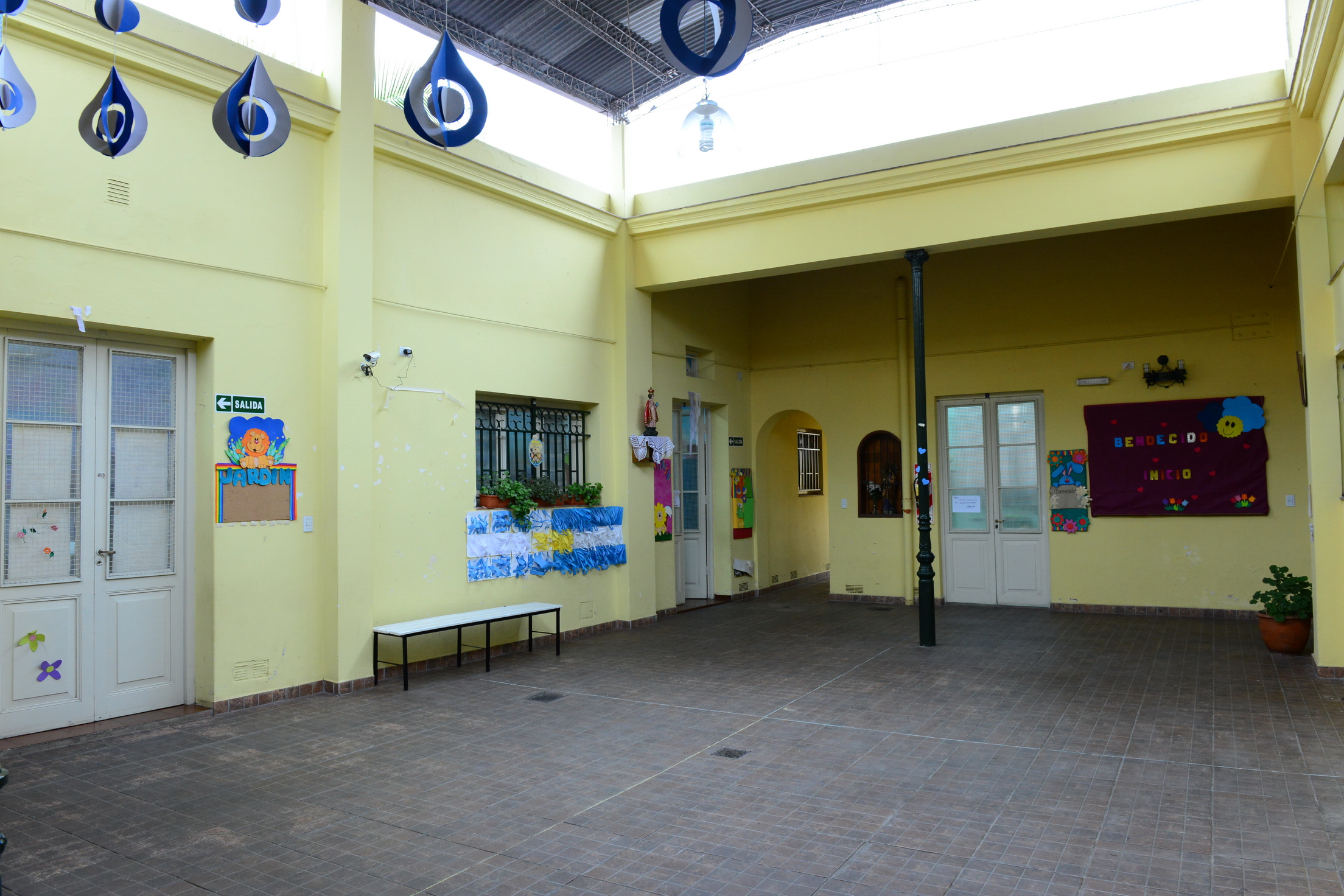 Patio interno del Colegio patio2