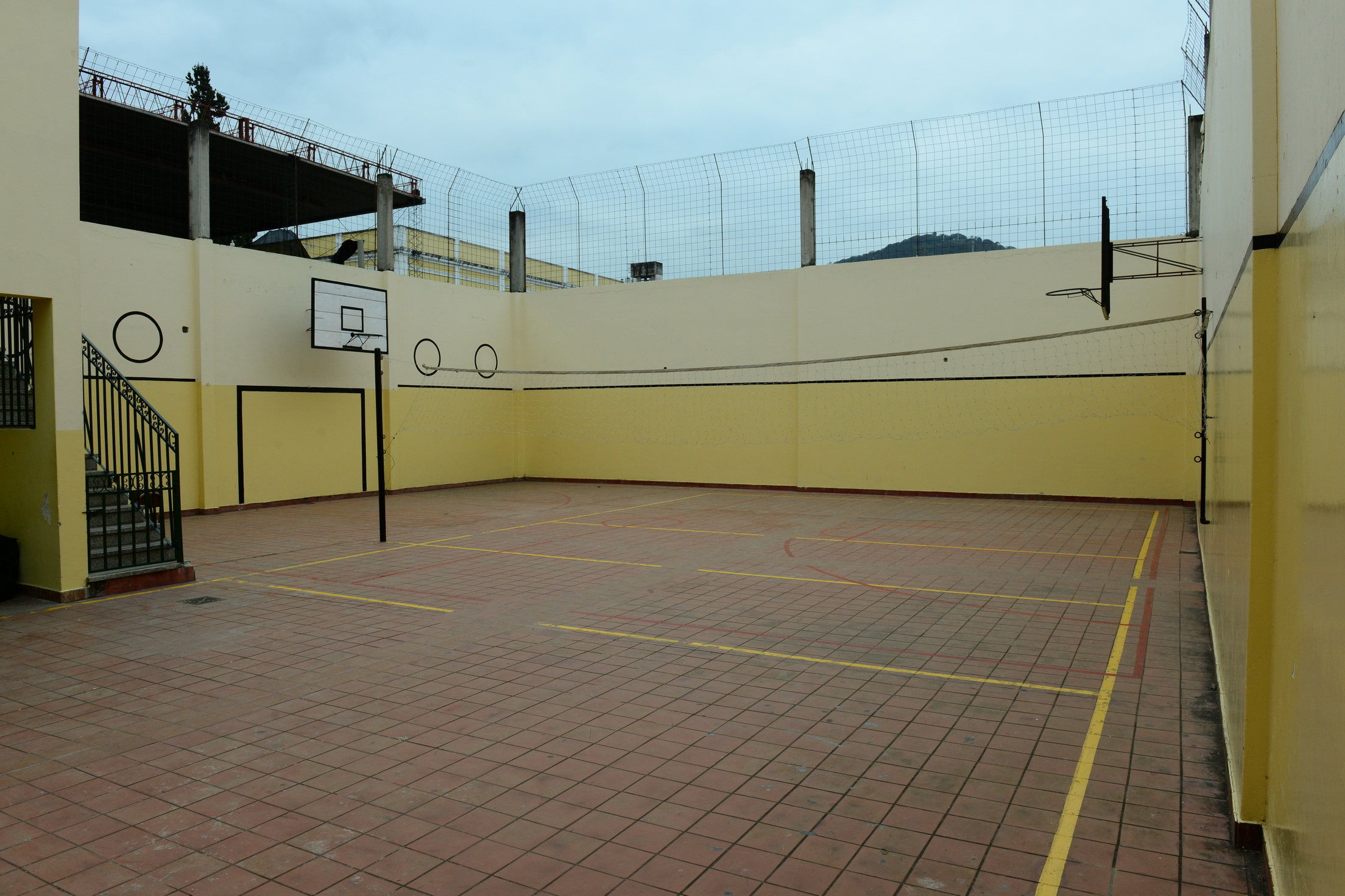 Patio interno del Colegio patio3