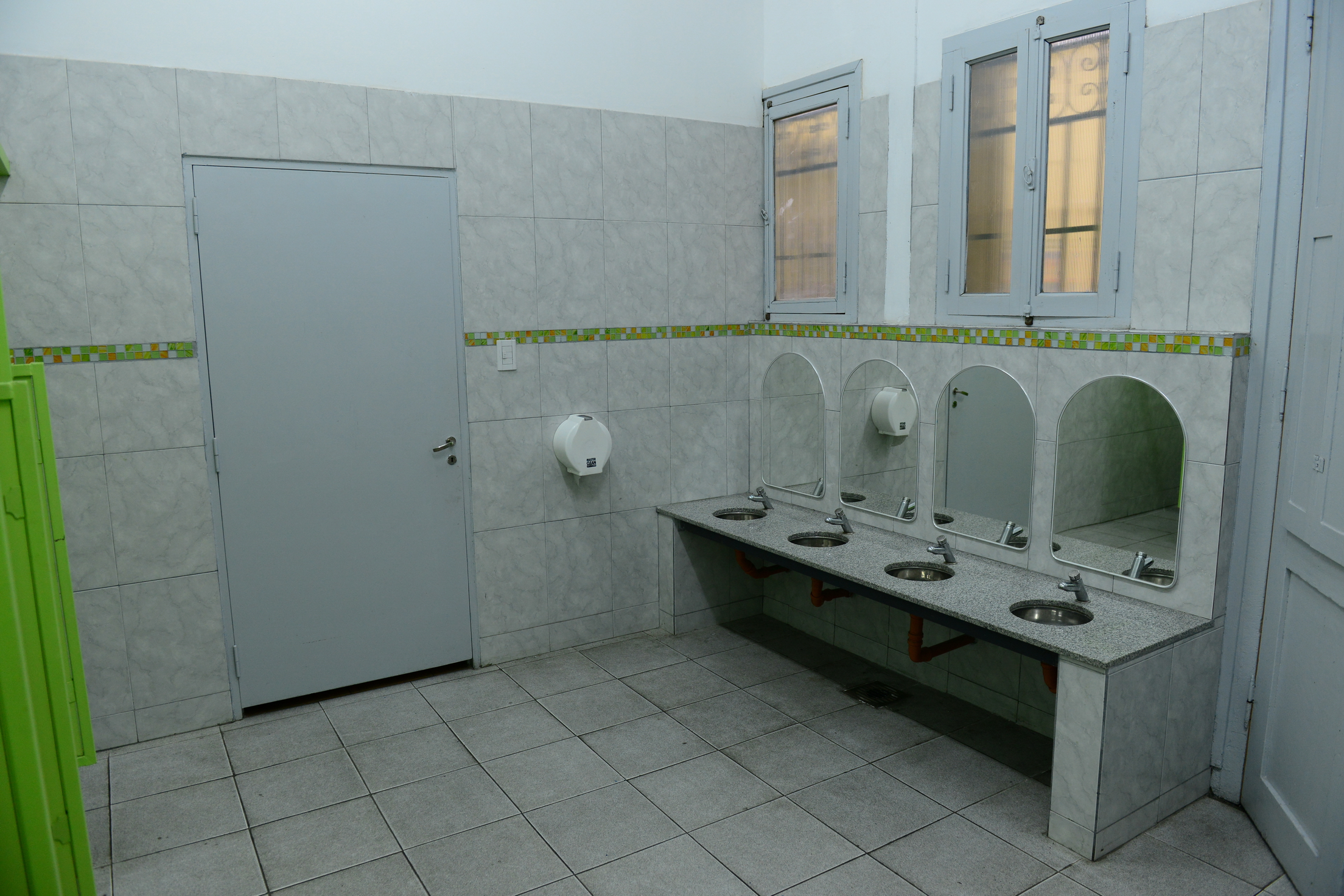 Baños comunicados con las Salas de Pre Jardín baño2